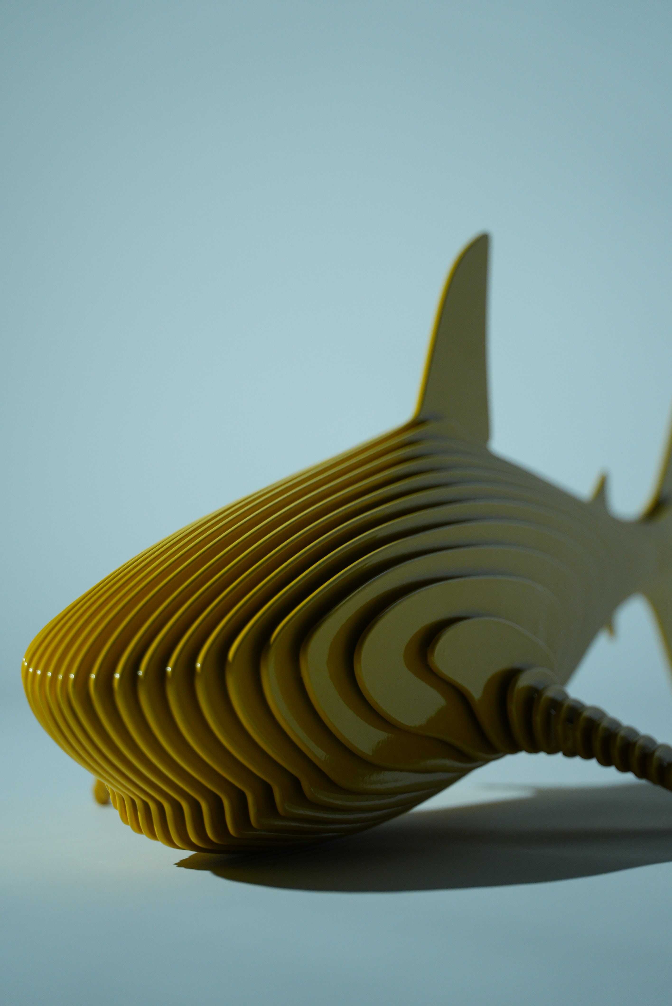 Металева скульптура акули: втілення мистецтва і сучасного дизайну