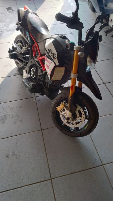 Motor na akumulator MOCNY Aprillia 9oo LED MP3 itp