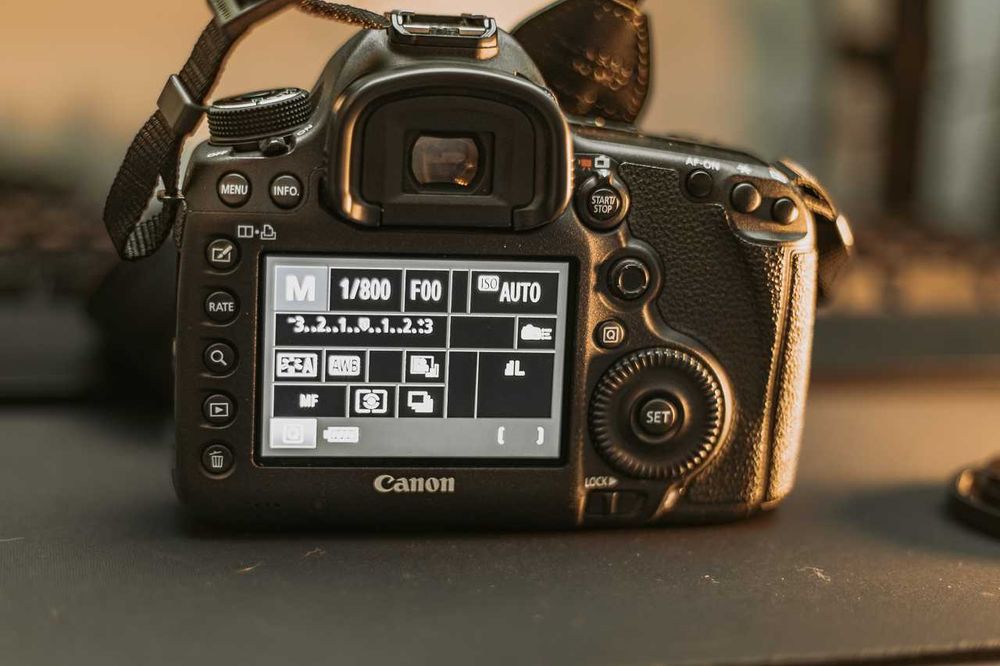 Canon EOS 5D Mark III – Corpo (usada, funcionamento impecável)