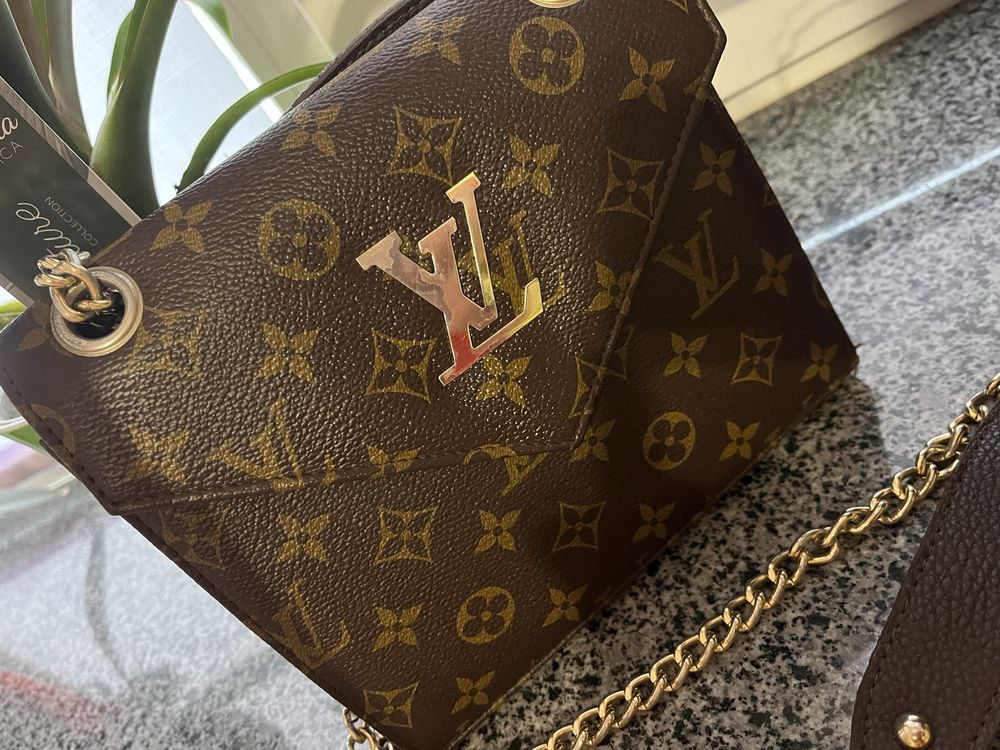 Сумочка  сумка VL  louis vuitton на цепочке клатч