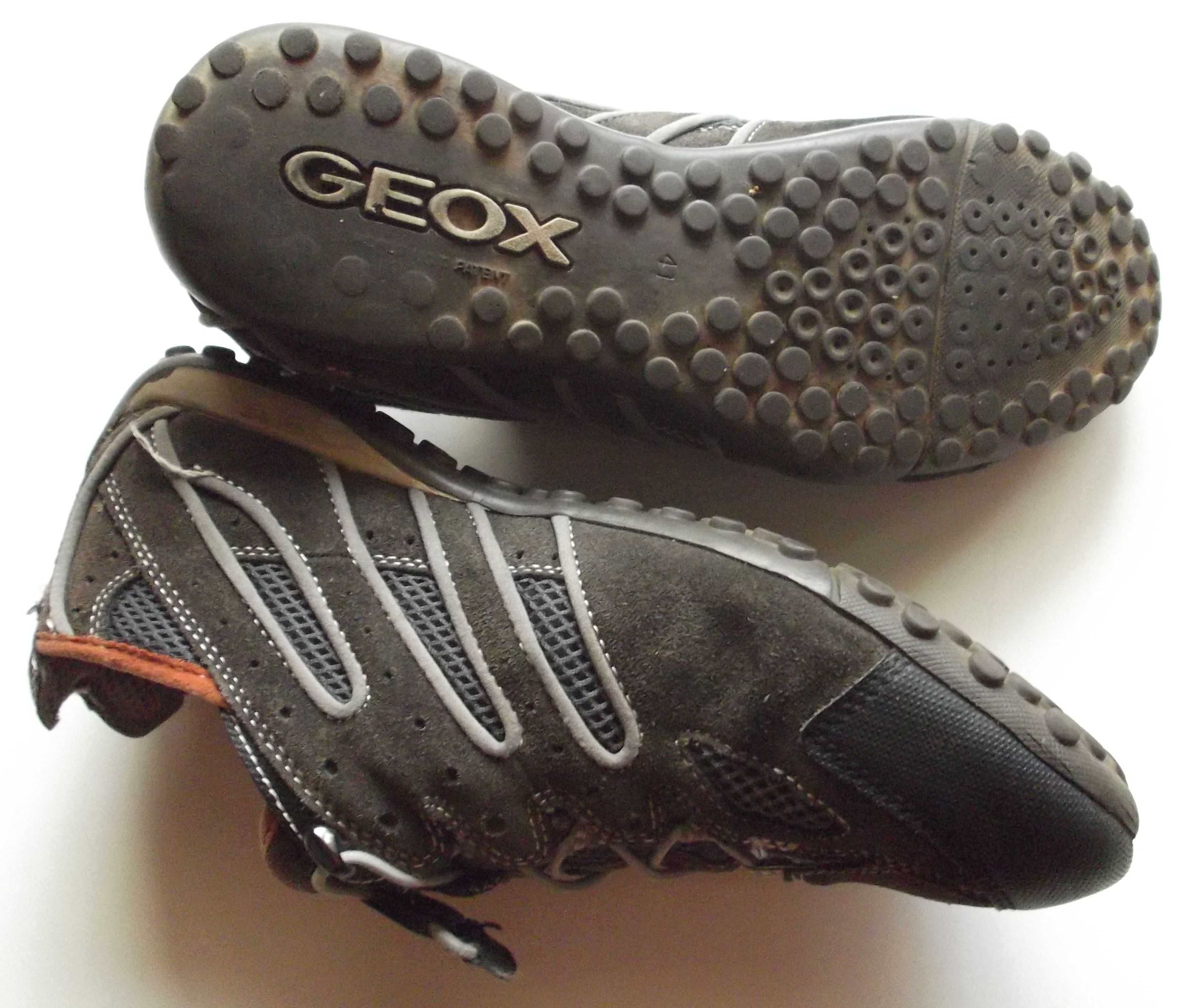 Ténis/Sapatos Geox com Cordões Elásticos