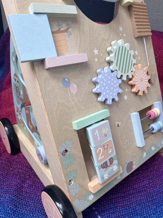 Drewniany pchacz / chodzik dla dziecka Joueco