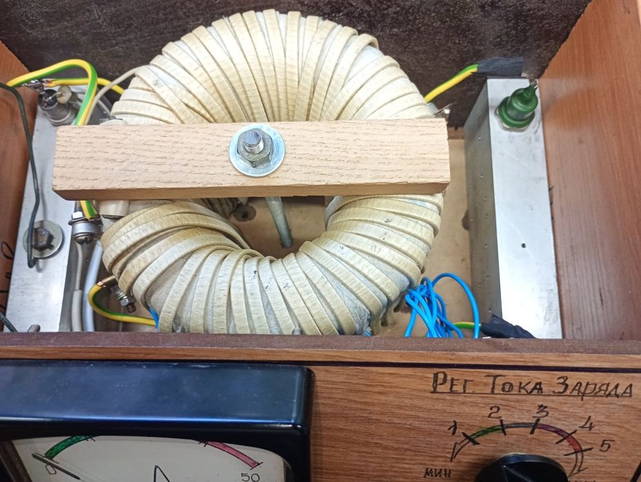 Зпрядно - Пусковое Устройство 12/24 В/50А для АКБ 5-220 А/Ч .