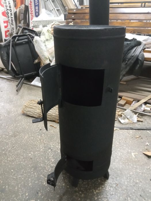 Буржуйка з газового балона.