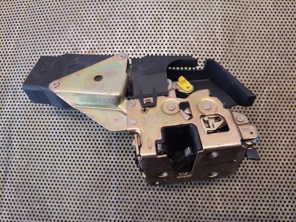 Fechadura / fecho porta trás direito MITSUBISHI Carisma Sedan (DA_)