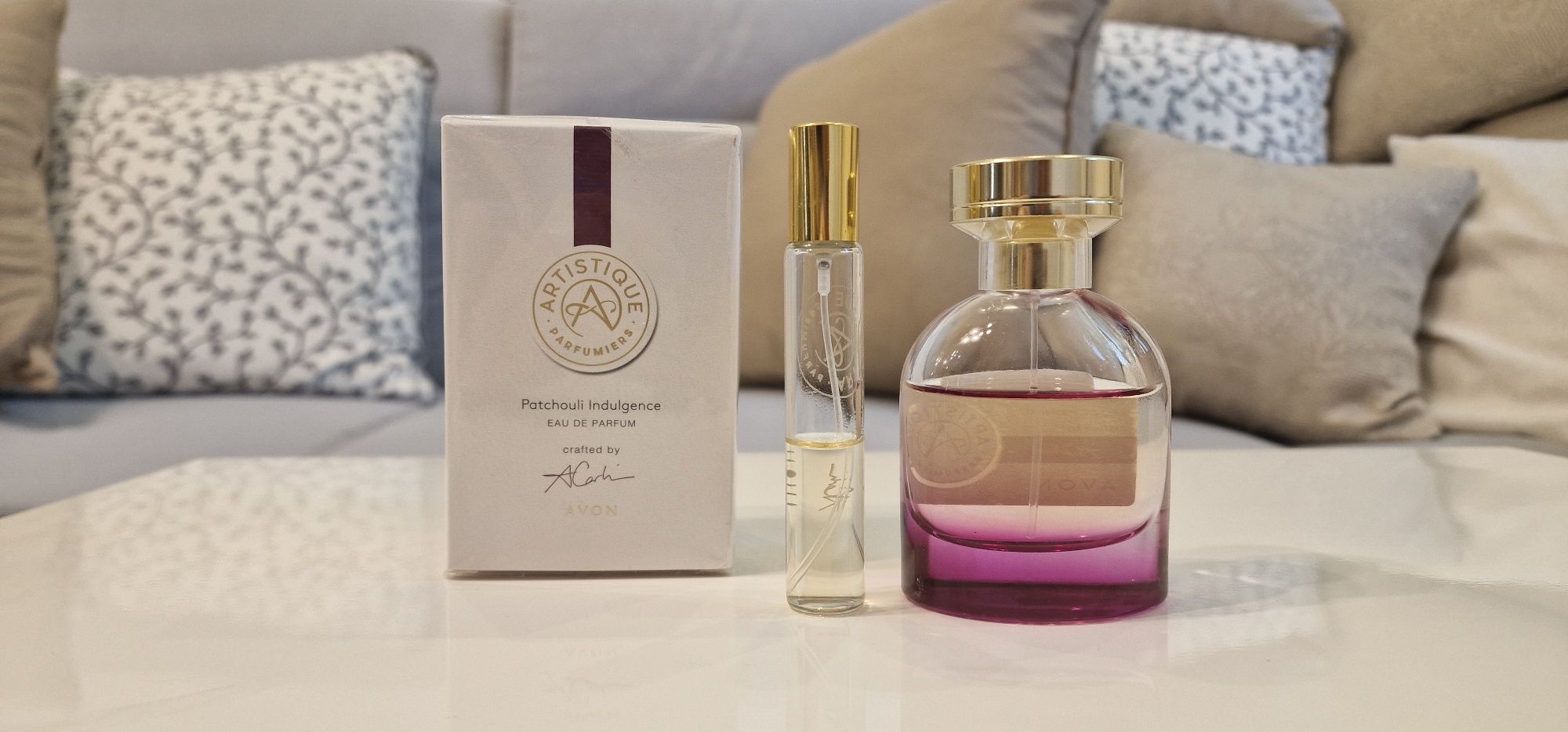 Pachouli Indulgence edp Avon Artistiqe 50ml z ubytkiem i perfumetką