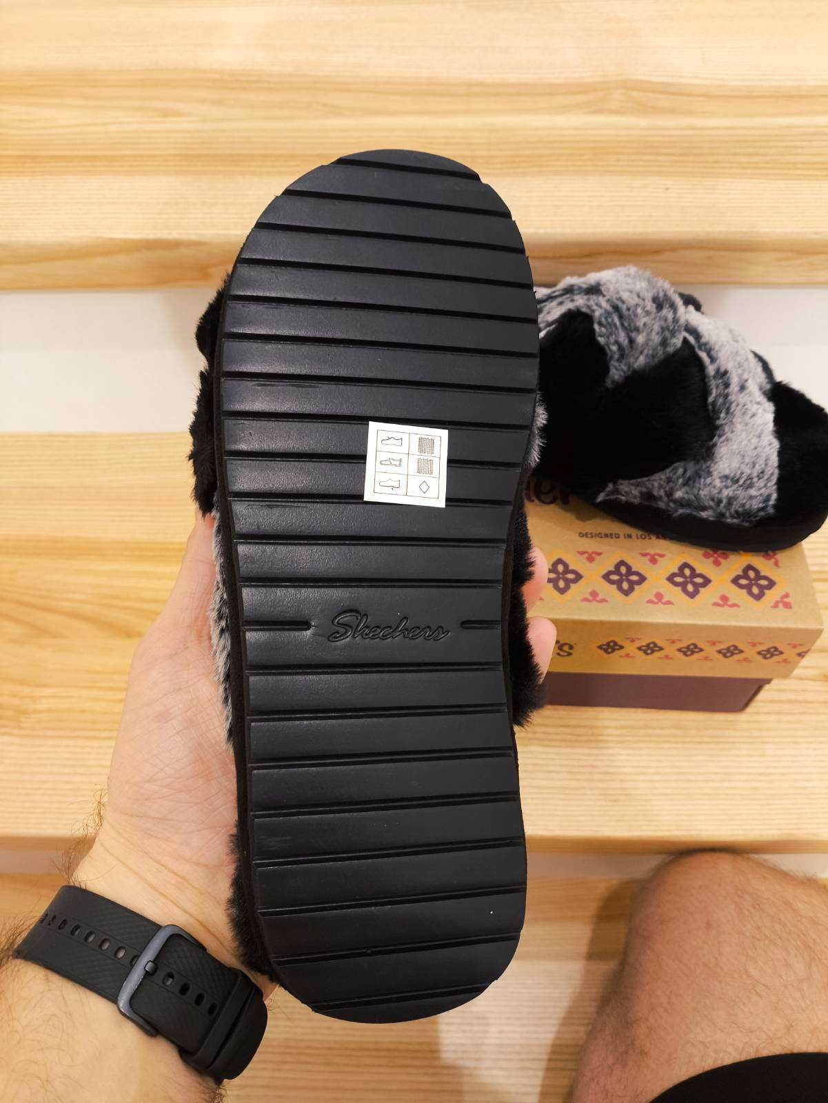Kapcie klapki z futerkiem Skechers Lovely Vibes czarne rozm 38