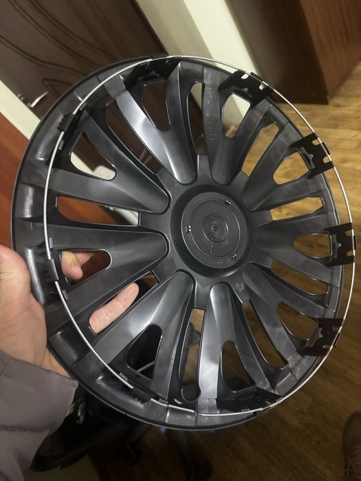 Продам ковпак на шкоду R-16