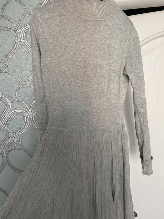 Продам  теплое платье,подойдет и  для беременных