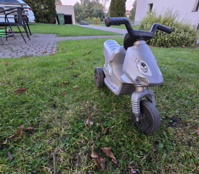 Skuter zabawka chodzik