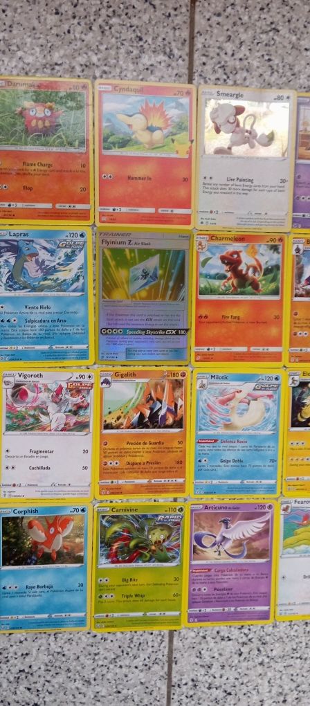 Várias cartas Pokémon