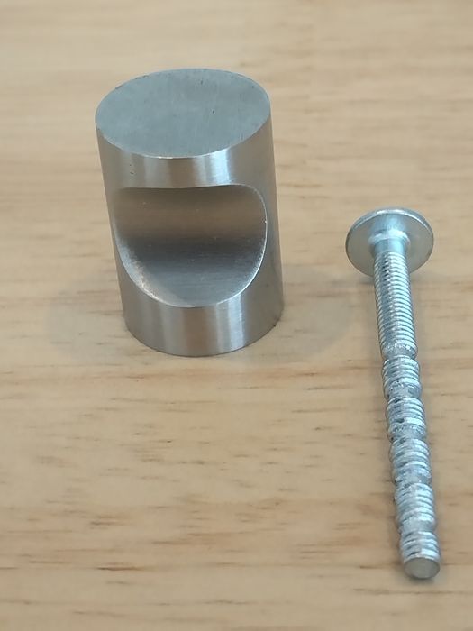 Puxadores em aço inox para armário como novos com respetivos parafusos