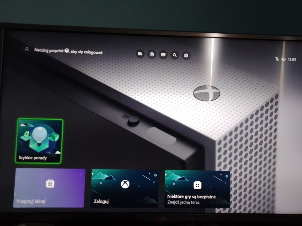 Xbox One S 1tb + 2 pady