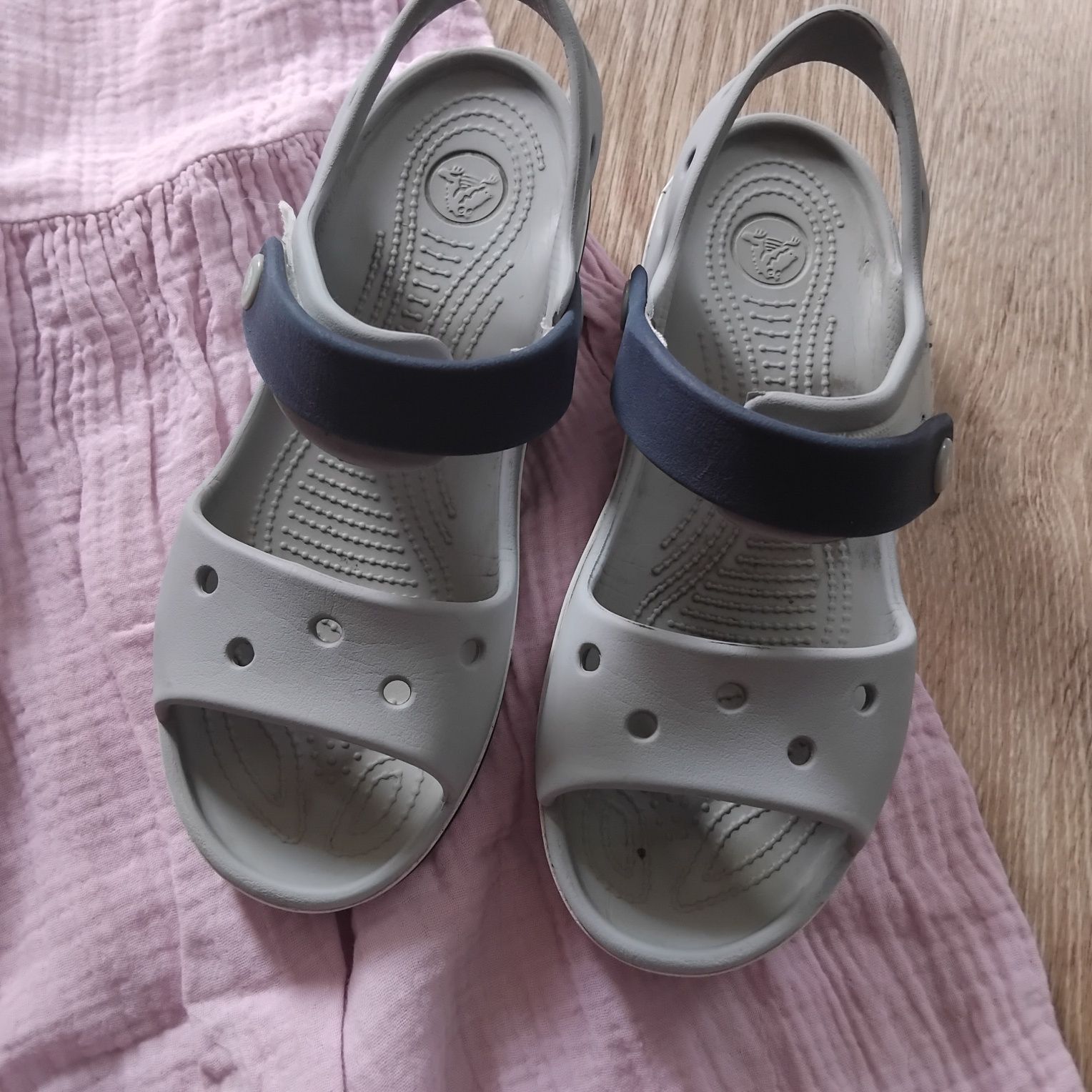 Sandałki Crocs Plus sukienka