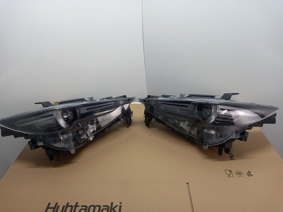 Komplet lamp przednich Mazda CX5 ll  full LED czarnym silniczkiem