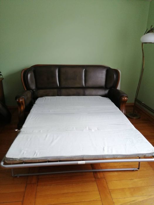 Kanapa, stolik i krzesło