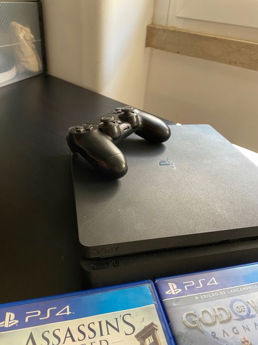 Ps4 slim 500gb com god of war ragnarok e outros 4 jogos