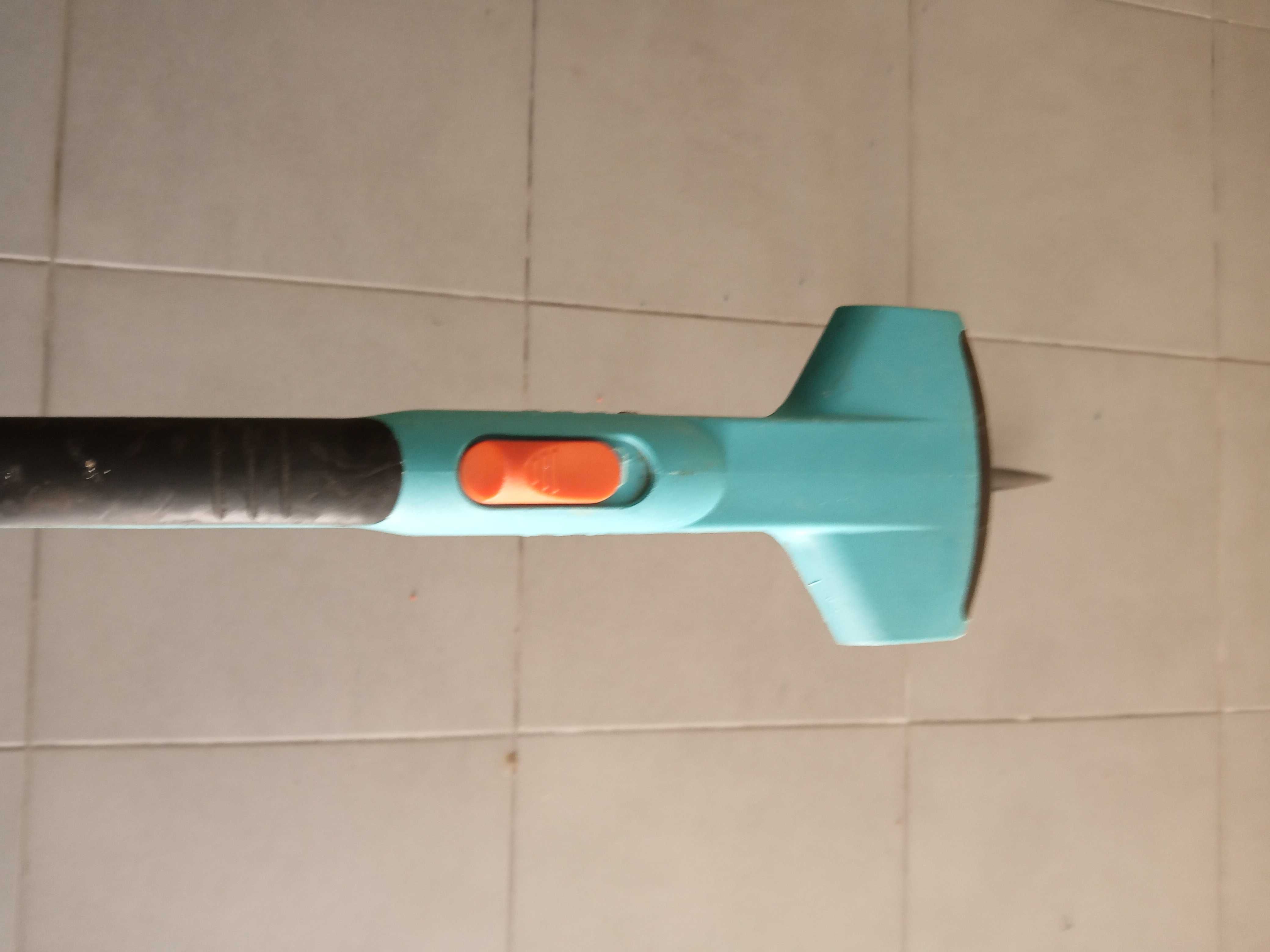Tesoura para aparar cantos de relva GARDENA.