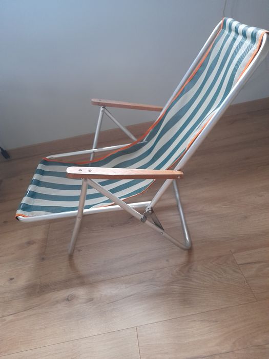 Leżak plażowy składany.