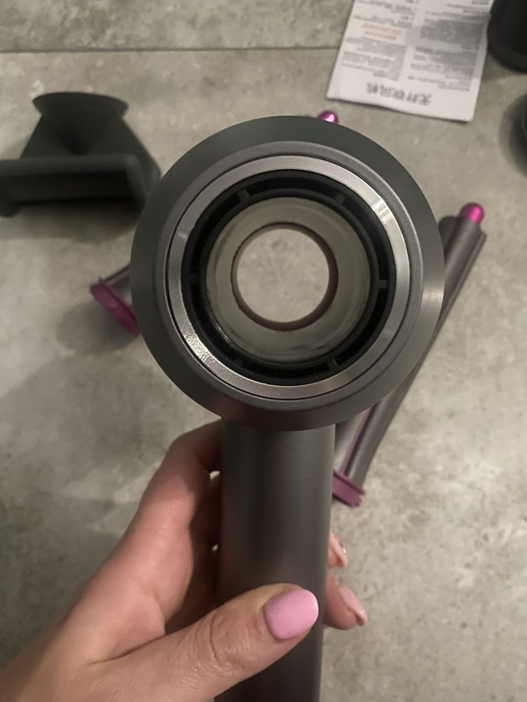 Suszarka do włosów z lokówkami jak Dyson,7 magnetycznych końcówek,1,8m