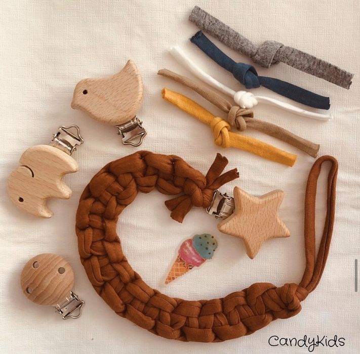 Prende Chuchas em Tecido e Madeira bebé