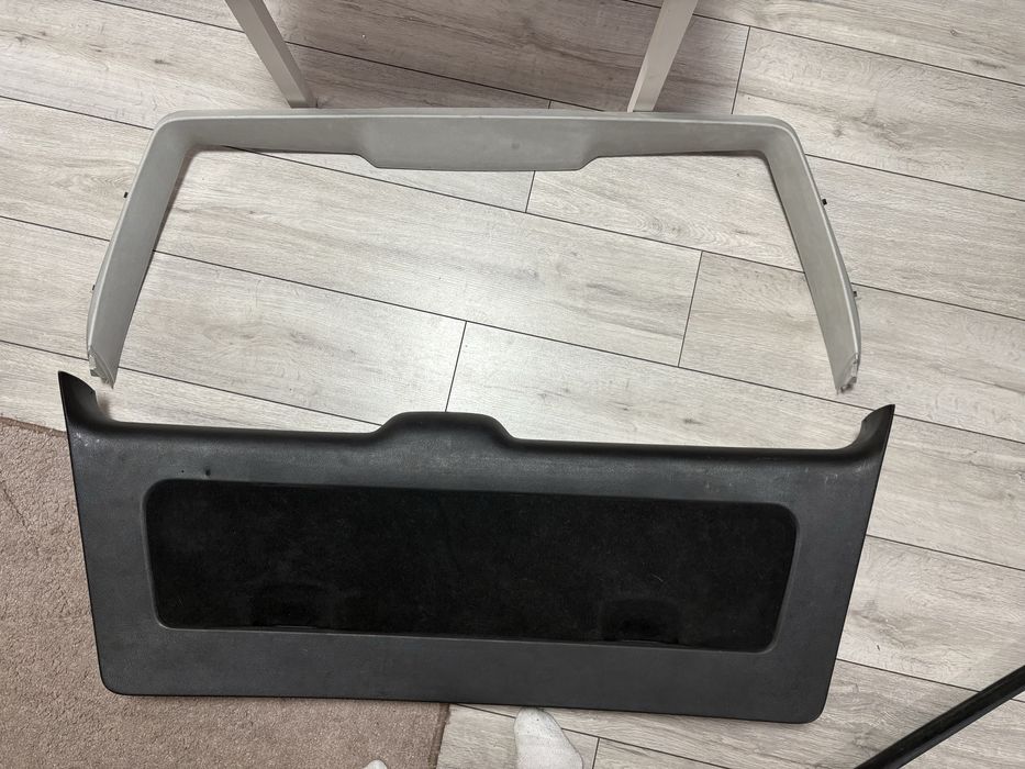 Tapicerka KLAPY BAGAŻNIKA I uszczelka dachu VW GOLF iv KOMBI