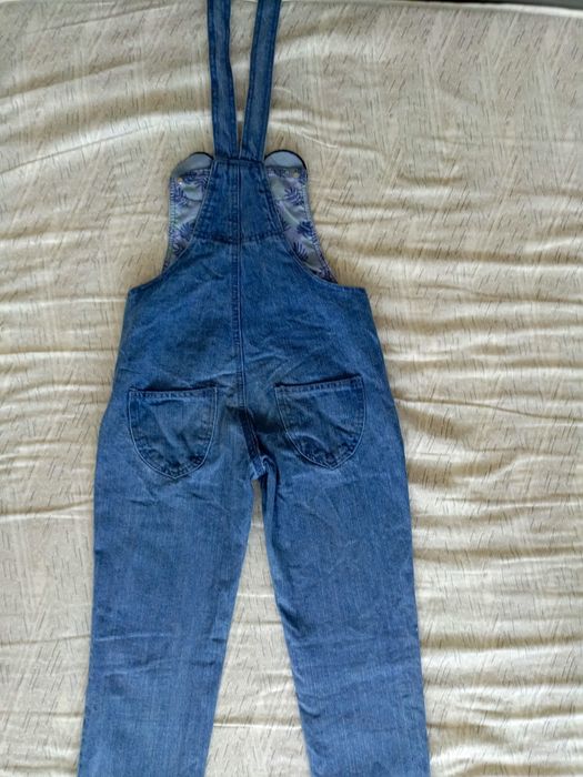 Spodnie ogrodniczki jeansowe z Minnie 122/128