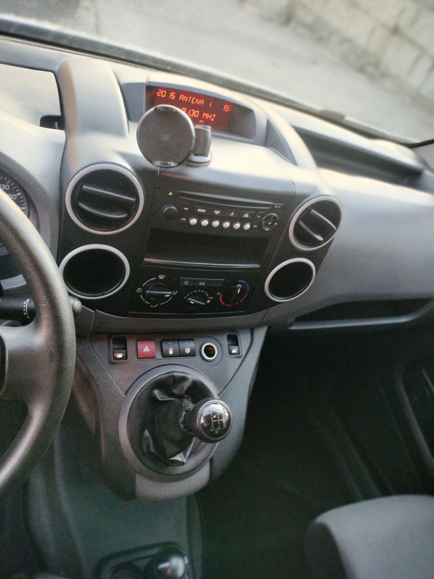 Peugeot partner de 2018com 100 CV motor 1600 HDI so 187 mil km
