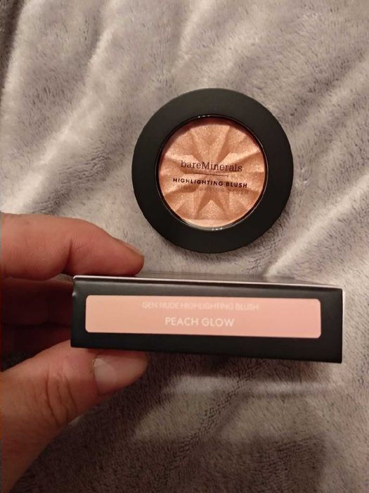 Rozświetlacz i róż do policzków bereMinerals peach glow