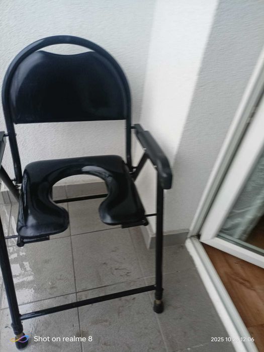 Solidne, rozkładane krzesło toaletowe