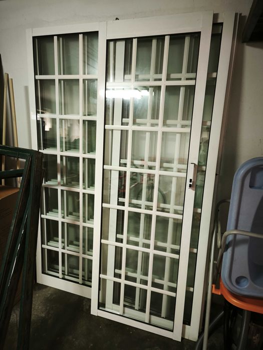 Janelas em alumínio brancas