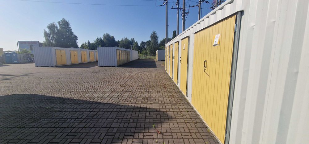 Box/garaż/schowek/komórka lokatorska na monitorowanym placu. na rowery