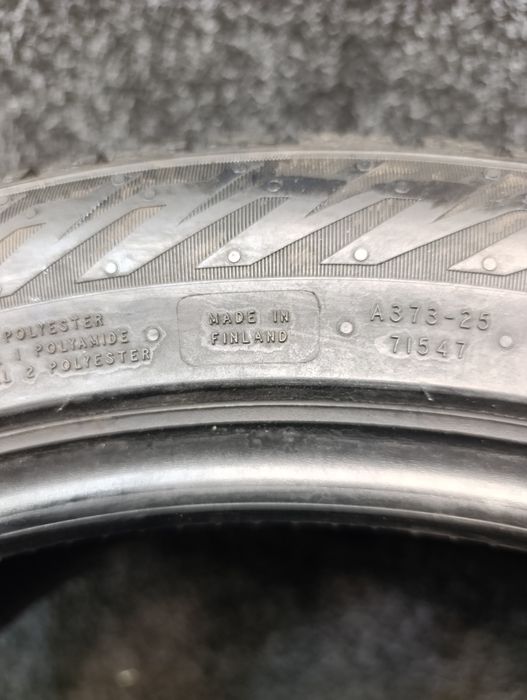 235/45R18 Nokian Hakkapeliitta R5 EV