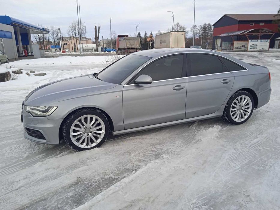 Audi A6 3.0 quattro, 
- S line;