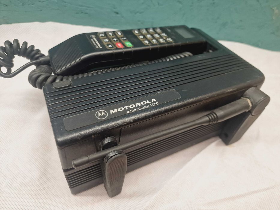 Stary telefon Motorola International 1000