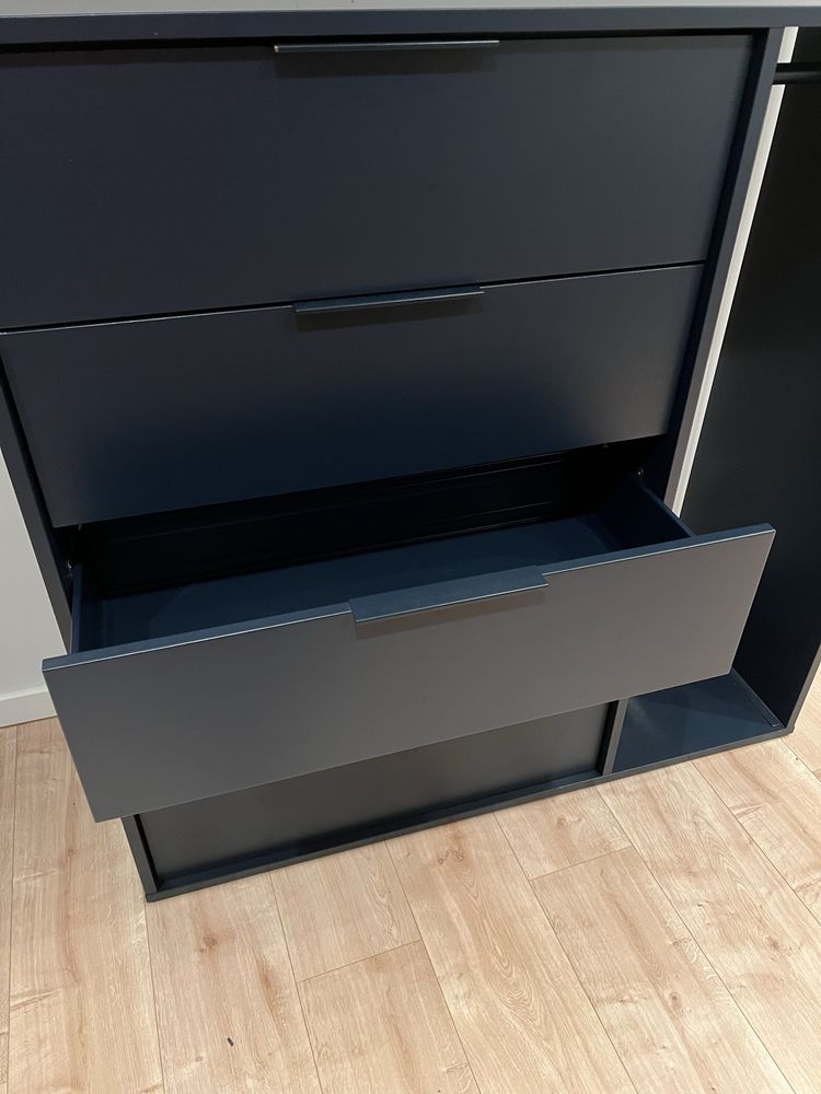 Ikea NORDMELA cómoda com varão