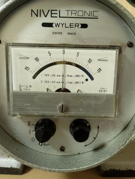 Продам электронный уровень Tesa Wyler Niveltronic .