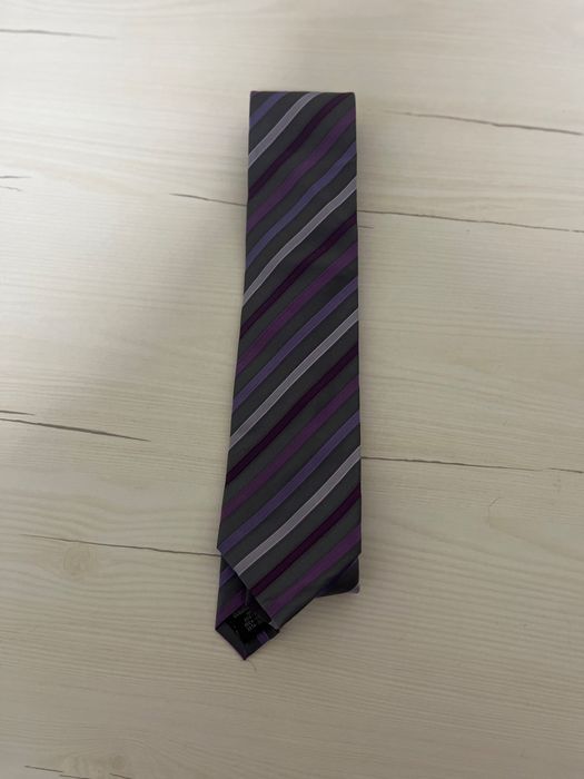 Gravata listada cinzento e roxo – Uomo | Sofisticação com cor