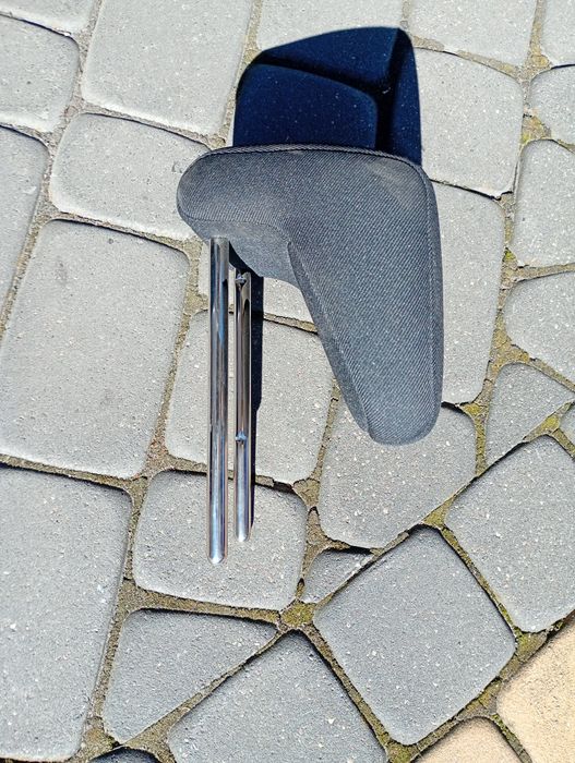 Suzuki Swift MK7 zagłówek tył tylni środkowy