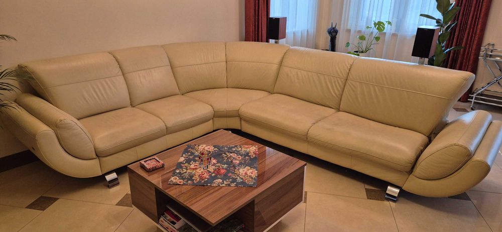 Kanapa Narożnik skórzany kremowy 5–6 os., półokrągły, pufa