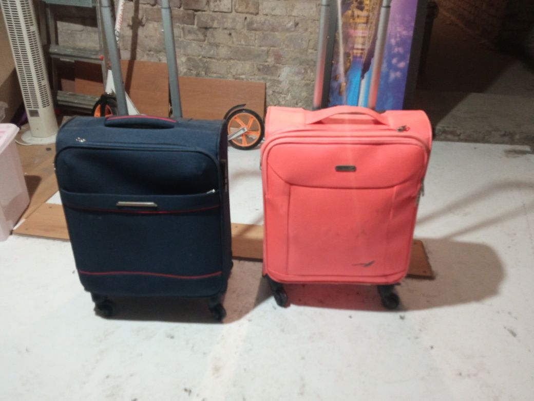 Dwie walizki srednie