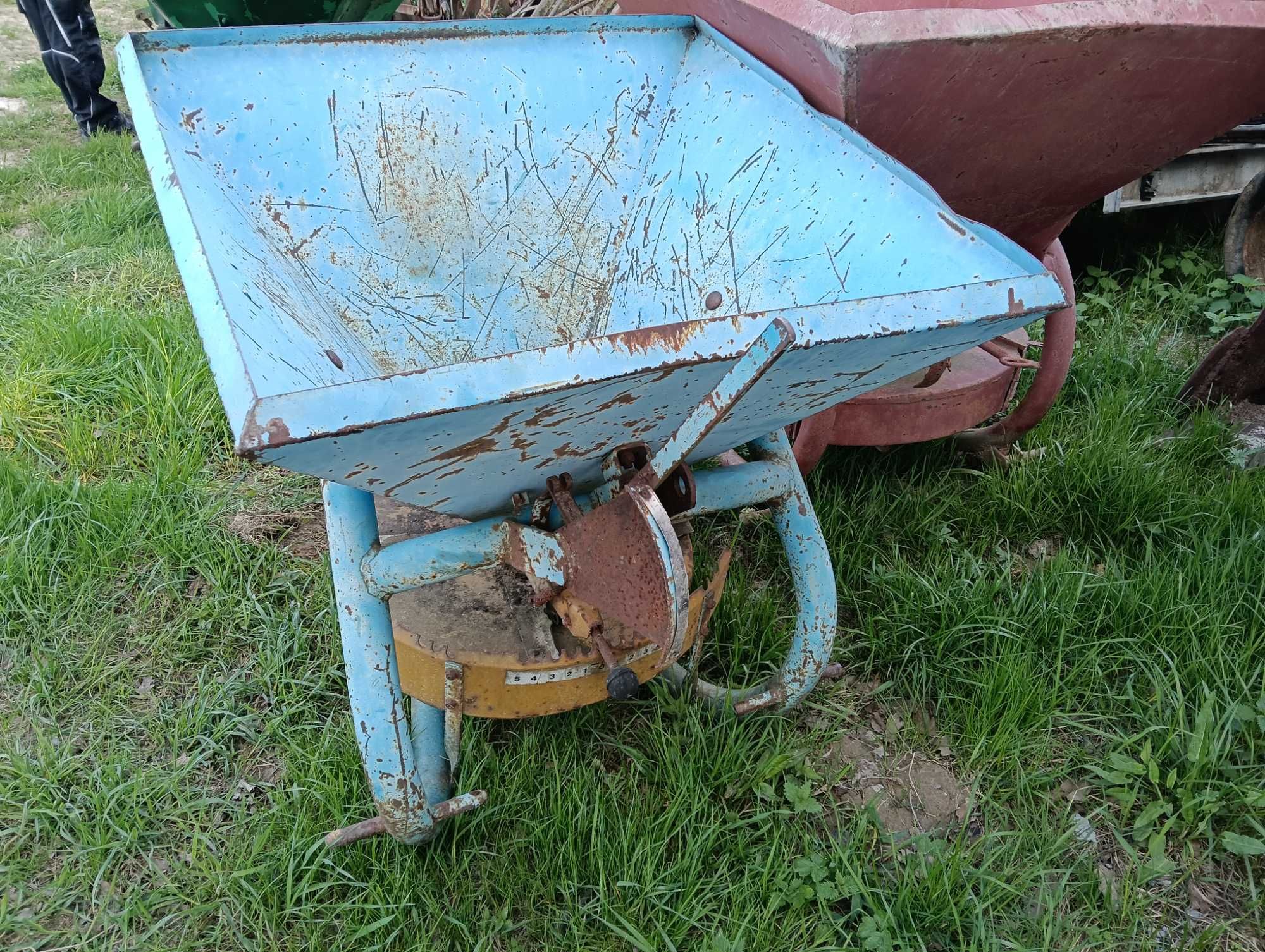 Rozsiewacz Nawozu Bąk Lej Lejek Ursus C330 C360 T25 Siewnik Metalowy