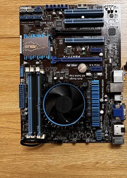 Asus P8H77-V, i3 3770, 24gb RAM 1600mhz Corsair