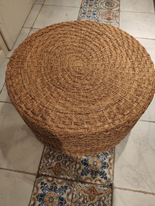 Стол,пуф из ротанга