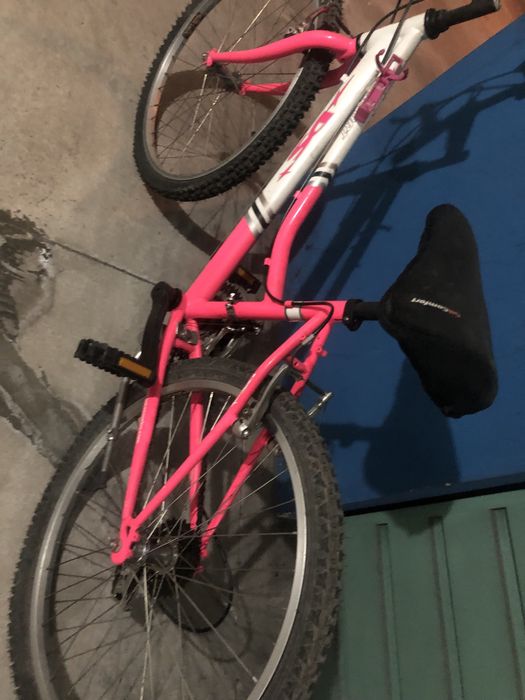 Bicicleta rosa  em bom estado