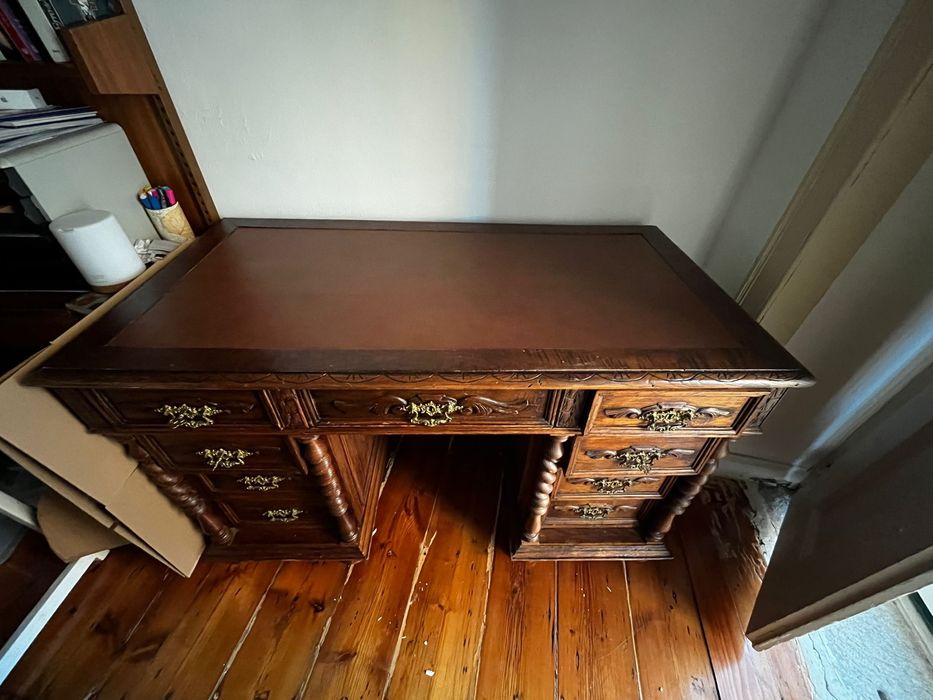 Secretária antiga em madeira maciça – excelente estado