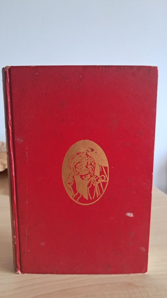 Livro antigo " Os Maias"