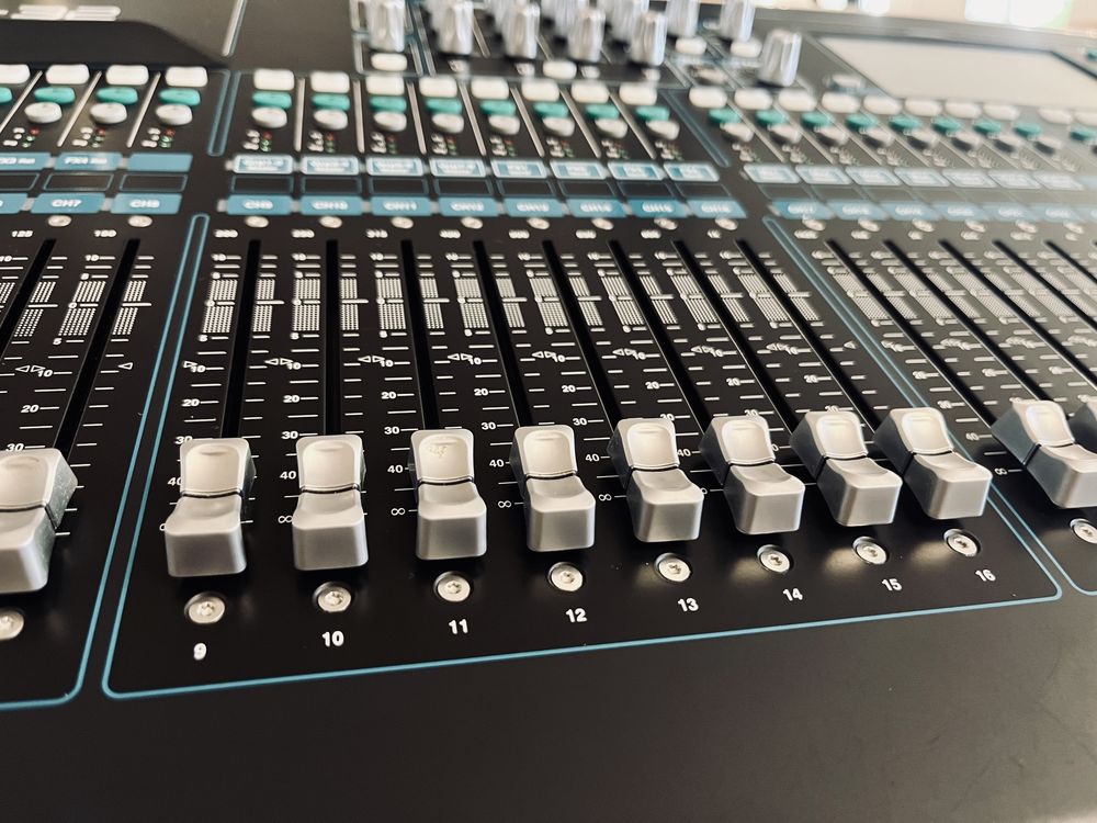 Мікшерний пульт Allen&Heath qu 32