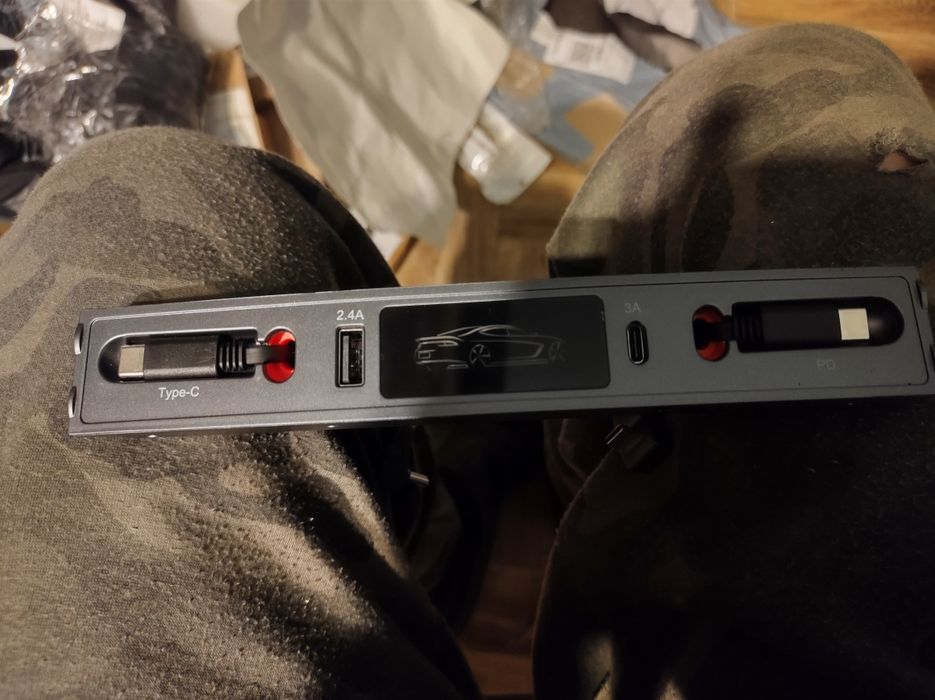 Stacja dokująca z ładowarką samochodową typu C