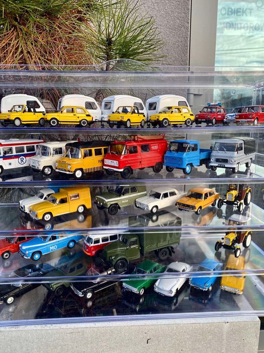 Gablotka pleksi na modele aut PRL,ciężarówki,autobusy